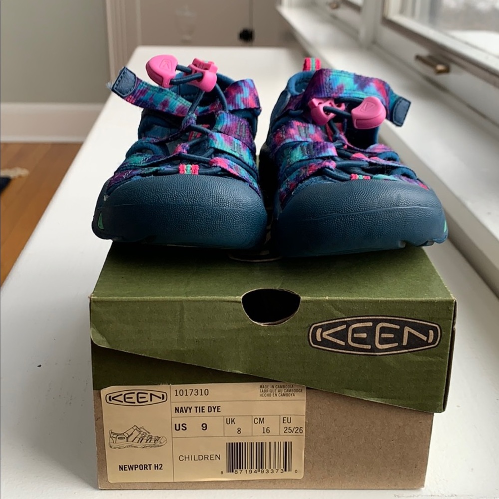 Keen Newport H2 sandals size 9 navy tie dye